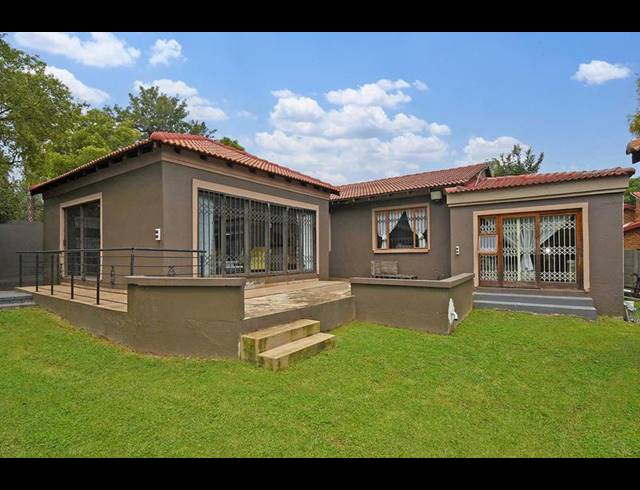 5 BEDROOM HOUSE FOR SALE IN MEREDALE